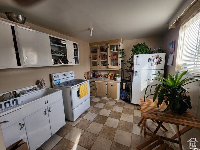 Photo 6 for MLS #2099499 at 380 N 4th Ave