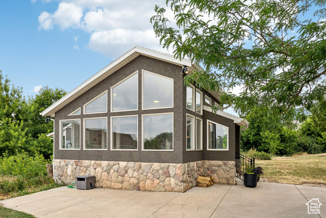 Photo 2 for MLS #2099529 at 1043 S Oxford Cir
