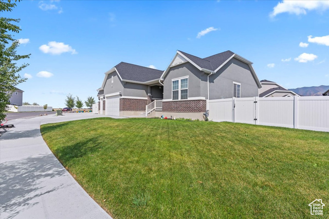 Photo 2 for MLS #2099542 at 969 W Montauk Ln