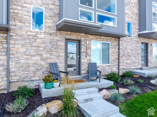 Photo 2 for MLS #2099543 at 1308 Village Green Trl