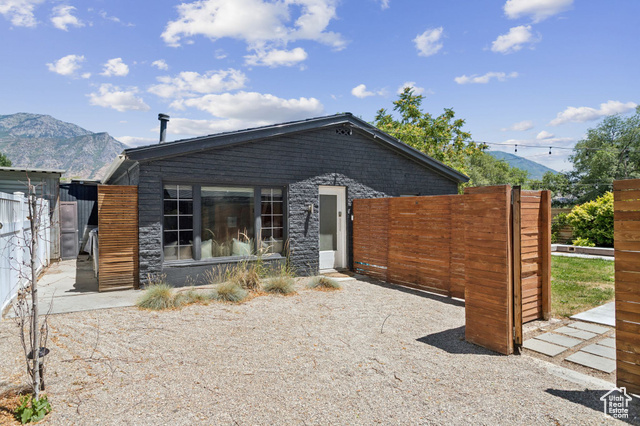 Photo 40 for MLS #2099571 at 920 W Columbia Ln
