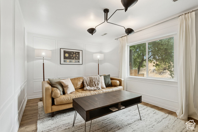 Photo 4 for MLS #2099571 at 920 W Columbia Ln