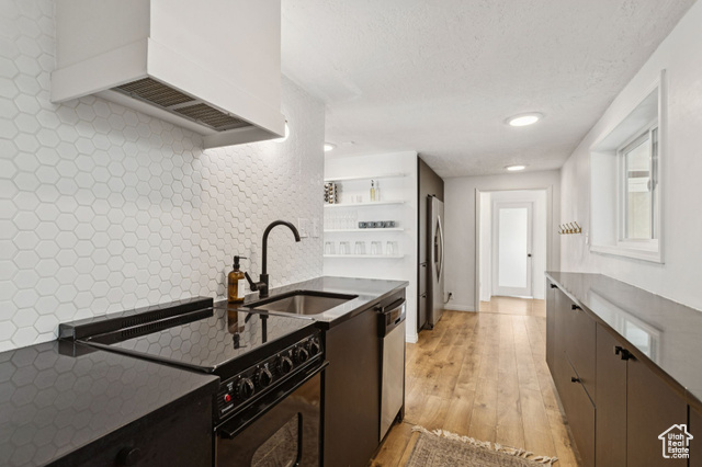 Photo 9 for MLS #2099571 at 920 W Columbia Ln