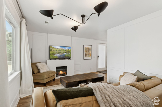 Photo 6 for MLS #2099571 at 920 W Columbia Ln