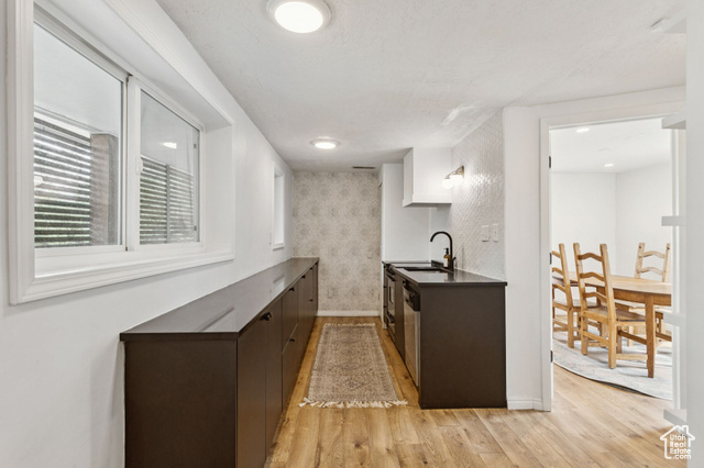 Photo 10 for MLS #2099571 at 920 W Columbia Ln