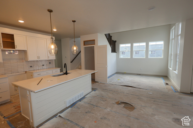 Photo 3 for MLS #2099602 at 882 W Caroline Dr