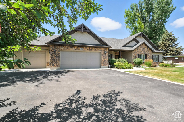 Photo 2 for MLS #2099693 at 731 S Center St