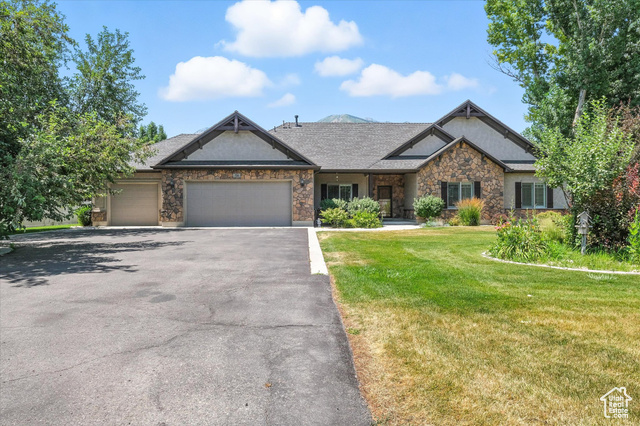 Photo 3 for MLS #2099693 at 731 S Center St