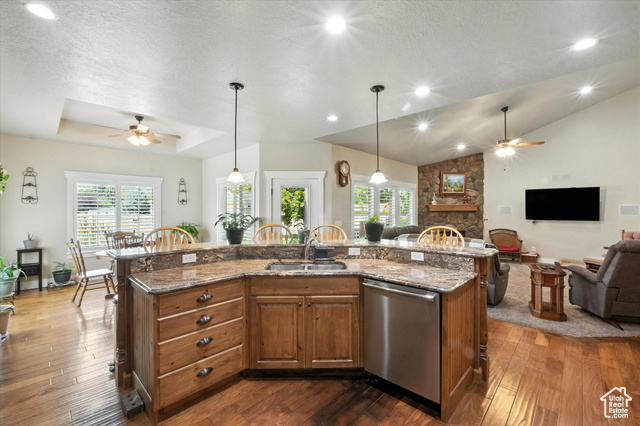 Photo 11 for MLS #2099693 at 731 S Center St