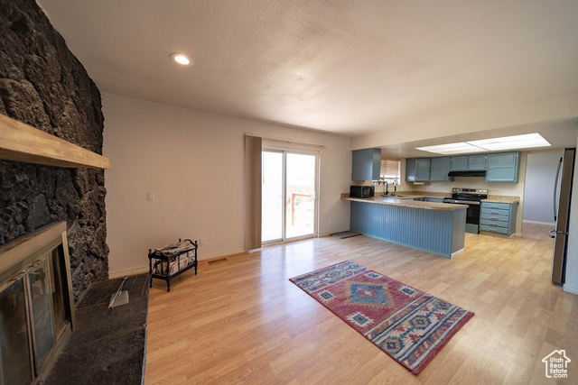 Photo 9 for MLS #2099788 at 703 N Windsor Cir