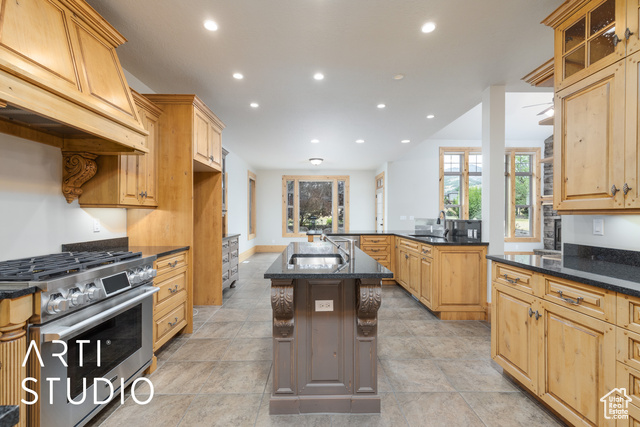 Photo 11 for MLS #2099808 at 3700 N Foothill Ln