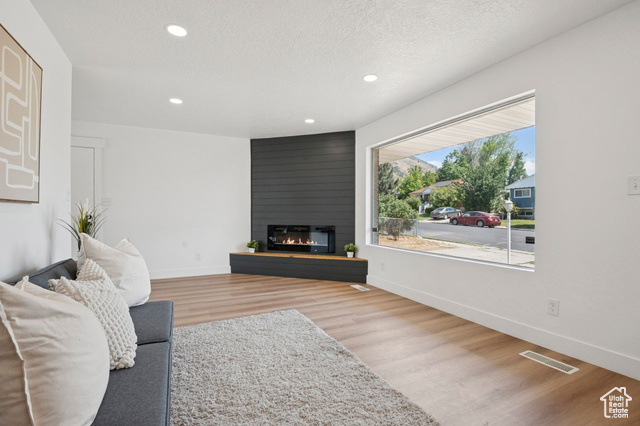 Photo 2 for MLS #2099882 at 1211 E 400 South