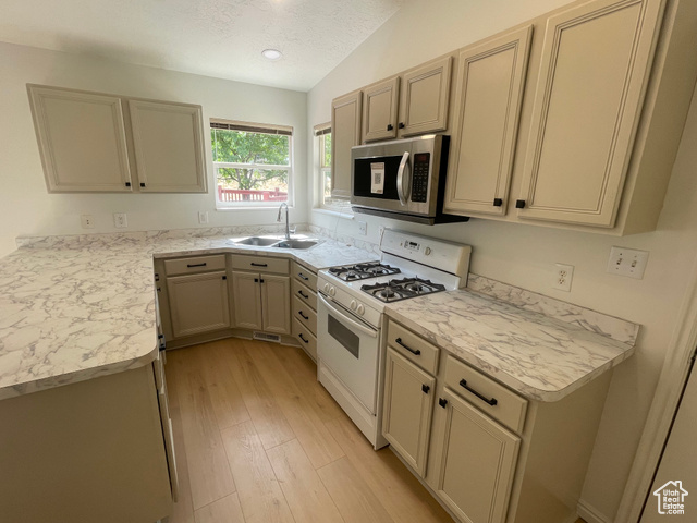 Photo 19 for MLS #2099896 at 300 E Magellan Ln