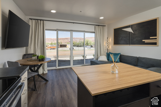 Photo 3 for MLS #2099952 at 443 W Kane Creek Blvd #A205