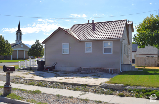 Photo 3 for MLS #2099968 at 112 S Main