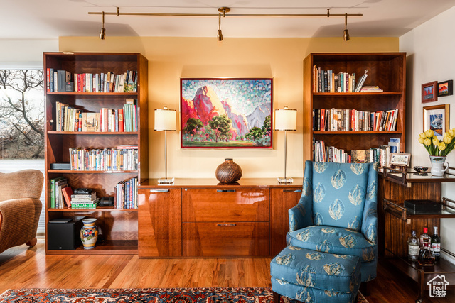 Photo 8 for MLS #2100037 at 724 Eastcapitol Blvd