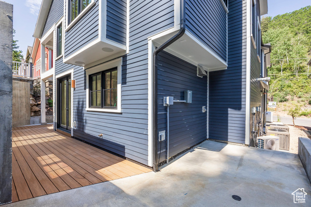 Photo 80 for MLS #2100070 at 331 Daly Ave #6