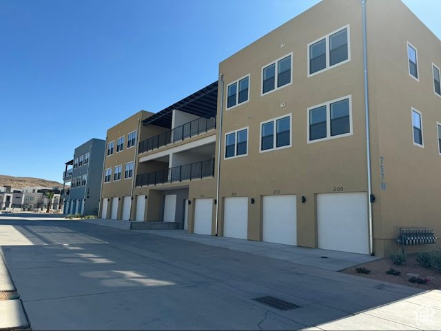 Photo 4 for MLS #2100112 at 757 W Periwinkle Ln #210