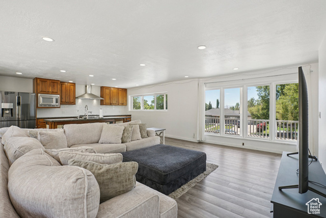 Photo 5 for MLS #2100142 at 1604 N Willow Ln