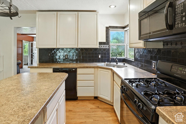 Photo 13 for MLS #2100155 at 1734 N Fruitland Dr