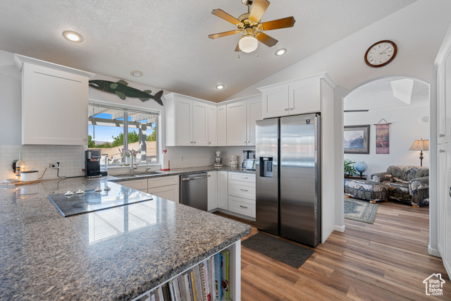 Photo 11 for MLS #2100218 at 985 E Fort Pierce Dr