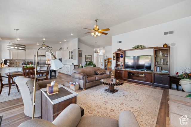 Photo 8 for MLS #2100218 at 985 E Fort Pierce Dr