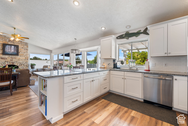 Photo 12 for MLS #2100218 at 985 E Fort Pierce Dr