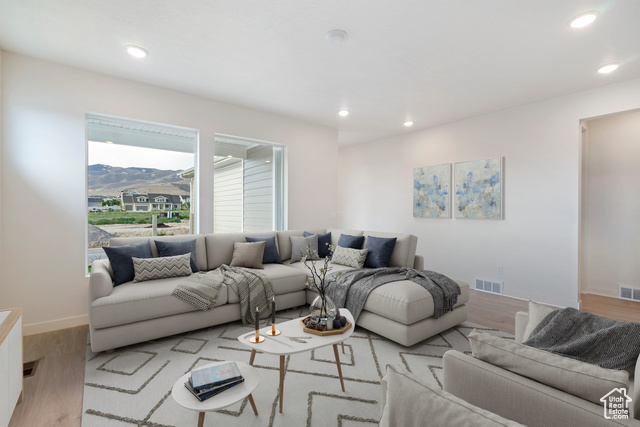 Photo 5 for MLS #2100243 at 817 W Halvorsen Pkwy