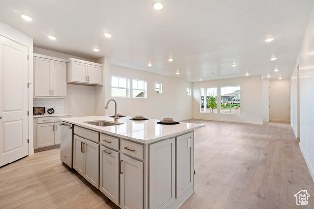 Photo 4 for MLS #2100243 at 817 W Halvorsen Pkwy