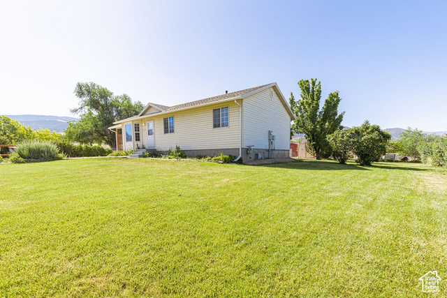Photo 3 for MLS #2100263 at 1570 E Stagecoach Ln