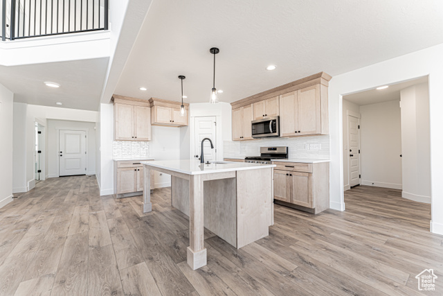 Photo 6 for MLS #2100312 at 913 N Banner Dr #610
