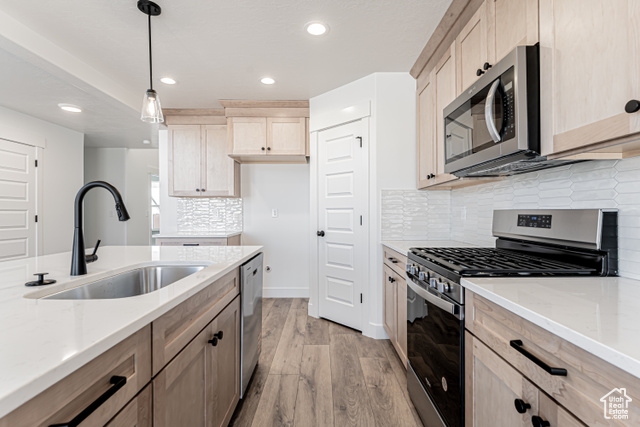 Photo 5 for MLS #2100312 at 913 N Banner Dr #610