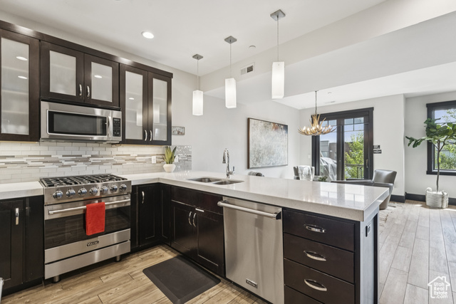 Photo 3 for MLS #2100606 at 3668 Blackstone Dr