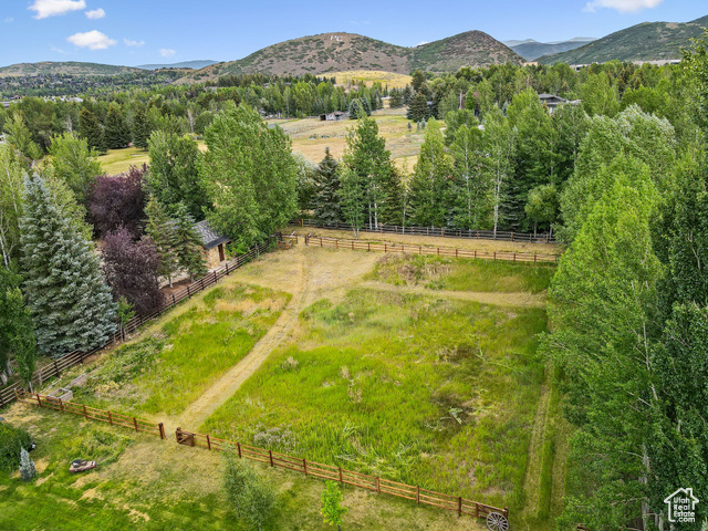 Photo 10 for MLS #2100620 at 2350 Lucky John Dr