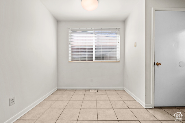 Photo 12 for MLS #2100628 at 2692 Preston St