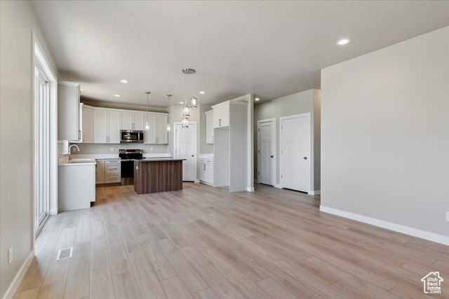 Photo 5 for MLS #2100633 at 552 E 41st St