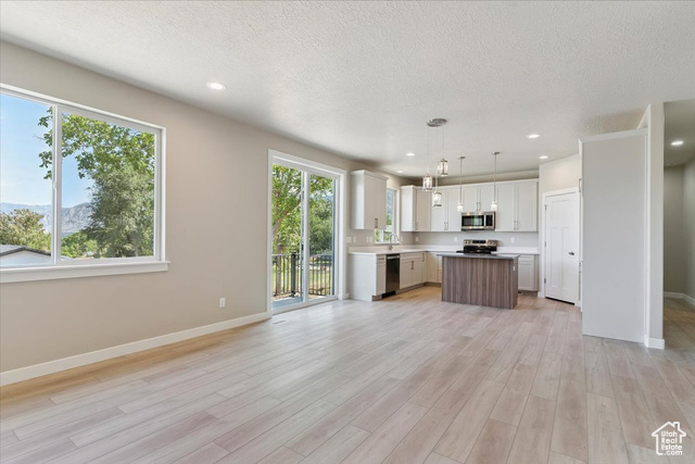 Photo 10 for MLS #2100633 at 552 E 41st St