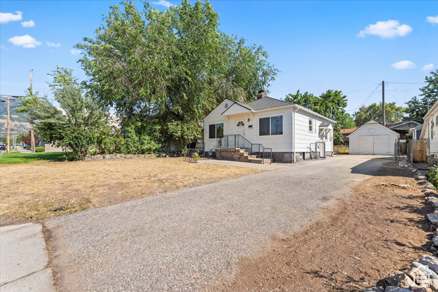 Photo 2 for MLS #2100798 at 315 39th St