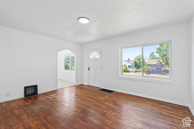 Photo 3 for MLS #2100798 at 315 39th St