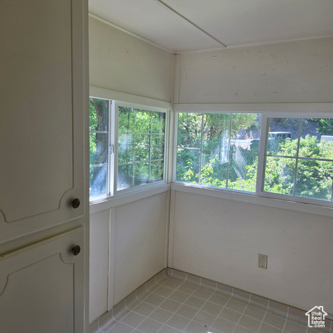 Photo 11 for MLS #2100852 at 645 Ogden Cyn