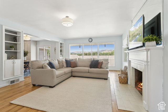 Photo 6 for MLS #2101043 at 1925 E Hillcrest Ave