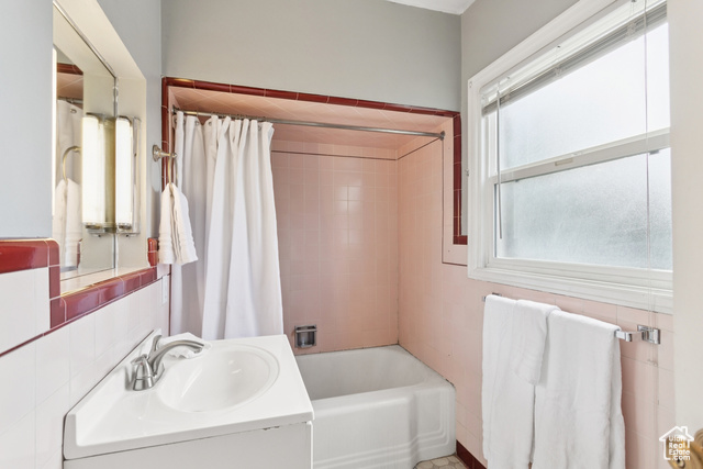 Photo 22 for MLS #2101043 at 1925 E Hillcrest Ave