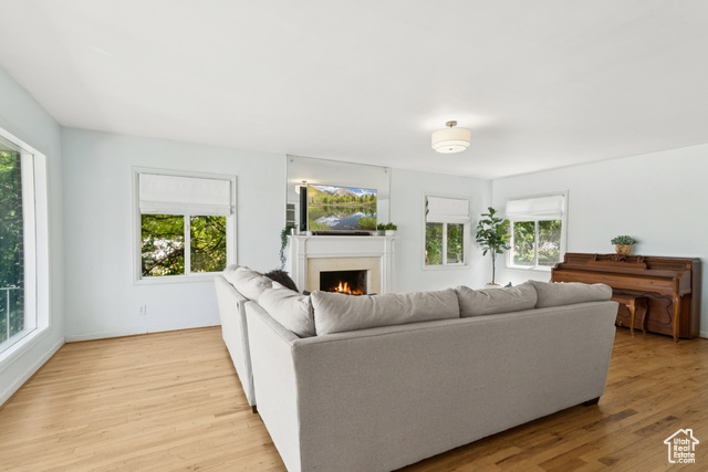 Photo 9 for MLS #2101043 at 1925 E Hillcrest Ave