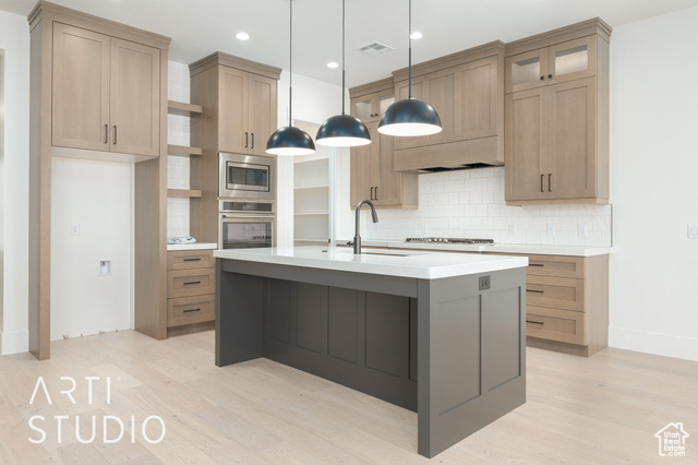 Photo 8 for MLS #2101102 at 2979 E Alderann St