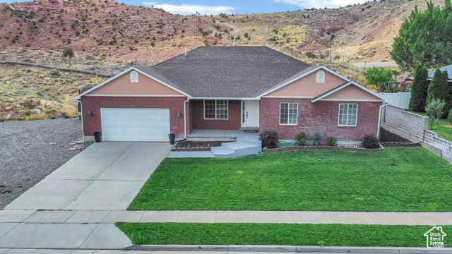 Photo 4 for MLS #2101162 at 893 N Indian Hills Dr