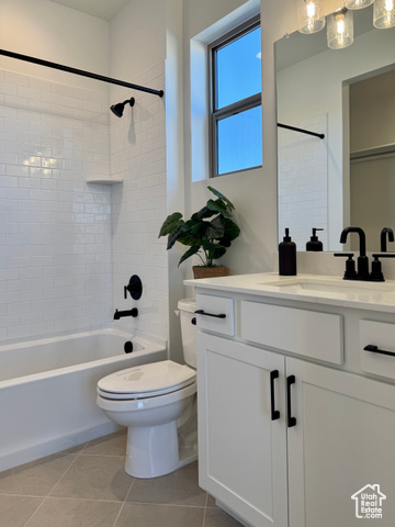 Photo 13 for MLS #2101175 at 2663 W Venice Ln #15