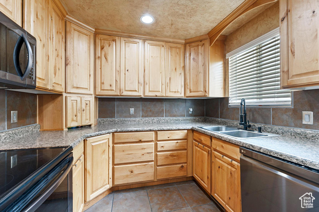 Photo 6 for MLS #2101240 at 4902 S Farah Dr