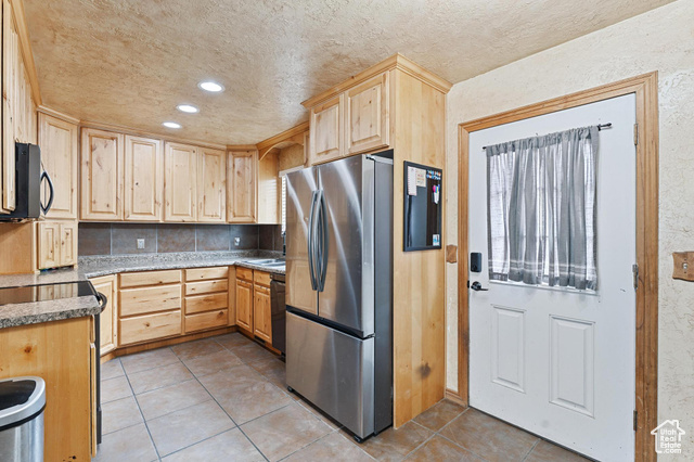 Photo 5 for MLS #2101240 at 4902 S Farah Dr