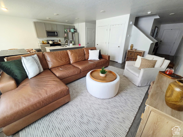 Photo 3 for MLS #2101270 at 511 N Helmsman Ln