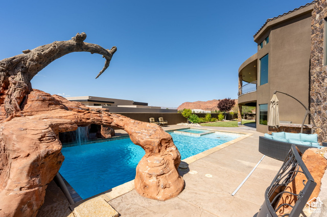 Photo 60 for MLS #2101351 at 2203 W Silver Cloud Dr